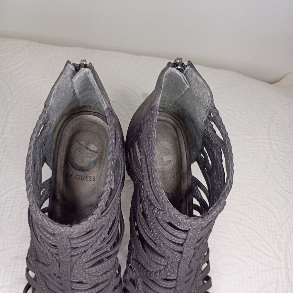 By Gues Heeled Size 8.5 Grey Strappy Open Toe  With Back Zippers & Stacked Heels - Picture 9 of 11